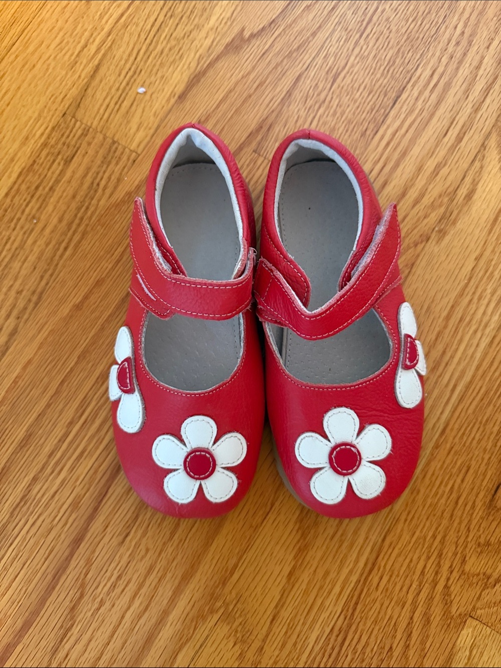 Red Girls' Mary Jane Shoes with White Flower Accent